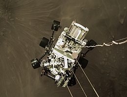 Perseverance Rover am sky crane. (Bild: NASA/JPL-Caltech)
