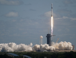 Falcon-9-Start mit NASA SpaceX Crew-5. (Bild: NASA / Joel Kowsky)
