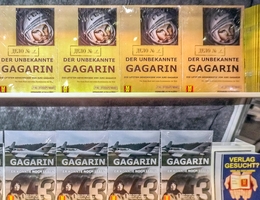 Zwei Bücher über Gagarin. (Bild: Andreas Weise)