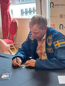 Christer Fuglesang während der Autogrammstunde Bild: Kirsten Müller