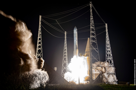 Sentinel-2C in Kourou - Öffnen des Transportcontainers. (Bild: EU, ESA, Airbus)