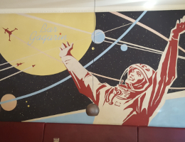 Wandbild in der Bar Gagarin in Berlin Bild: Stefan Goth
